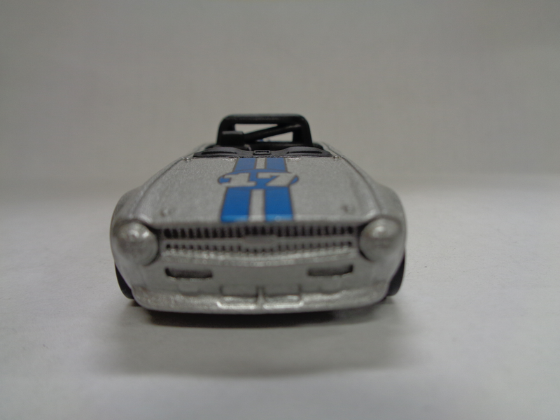 Illustration for article titled THURSDAY ON THE THAMES - TRIUMPH TR6 BY HOT WHEELS